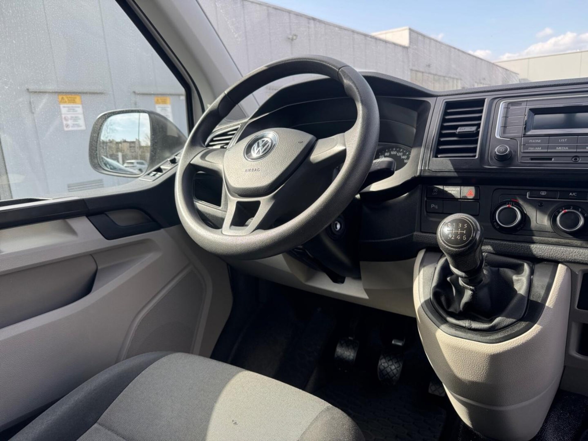 Volkswagen T6 Transporter Kombi kurzer Radstand