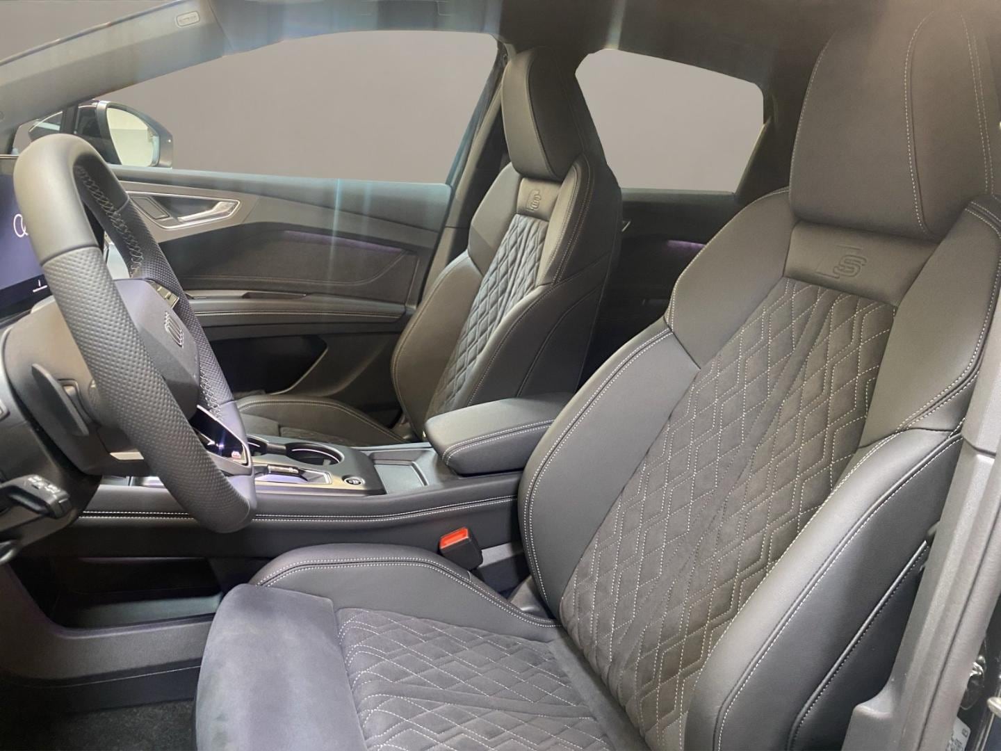 Bild über Audi Q4 Sportback e-tron e-tron quattro 220 kW - für weitere Informationen kontaktieren Sie den Audi Partner