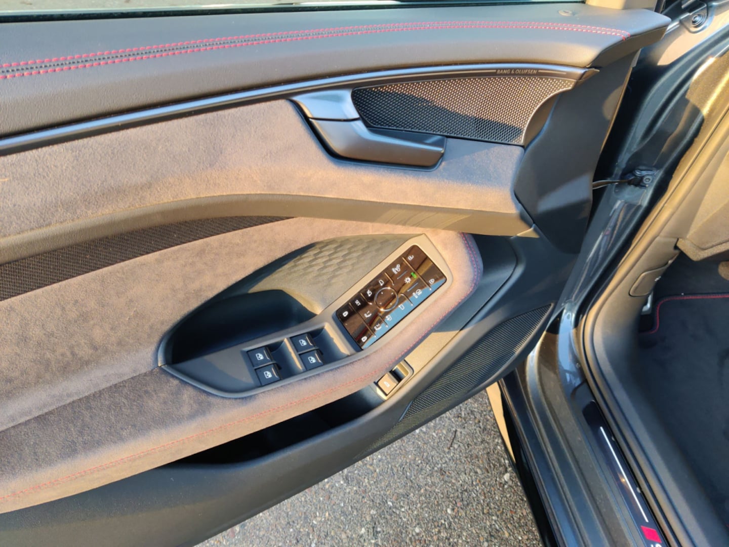 Bild über Audi A6 Avant e-hybrid edition one e-hybrid quattro 270 kW S tronic - für weitere Informationen kontaktieren Sie den Audi Partner