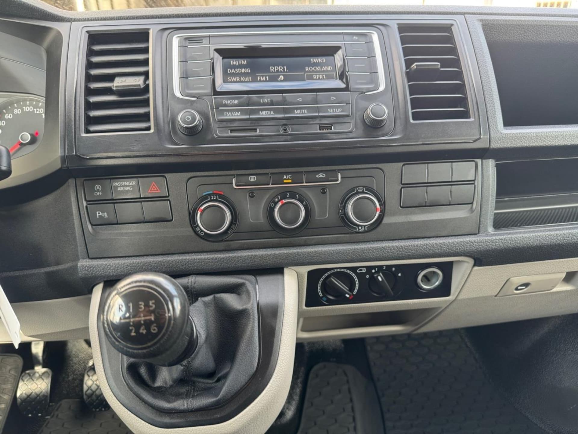 Volkswagen T6 Transporter Kombi kurzer Radstand