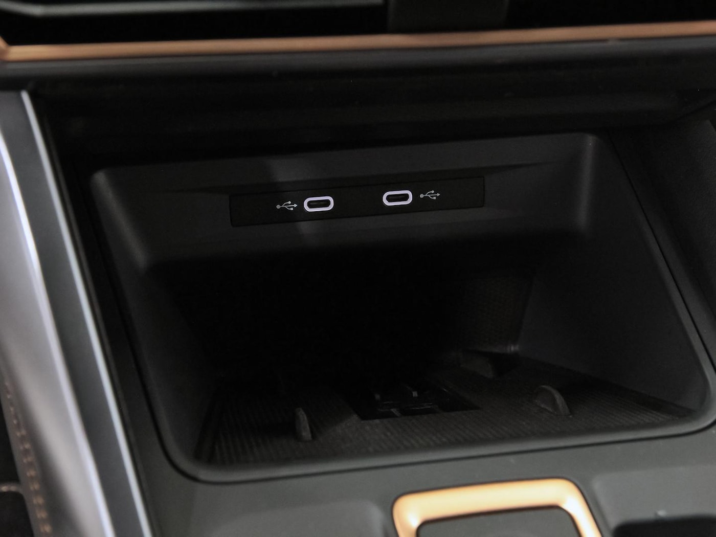 CUPRA Leon León 1.5 eTSI DSG 110 kW (150 CV) — photo 32
