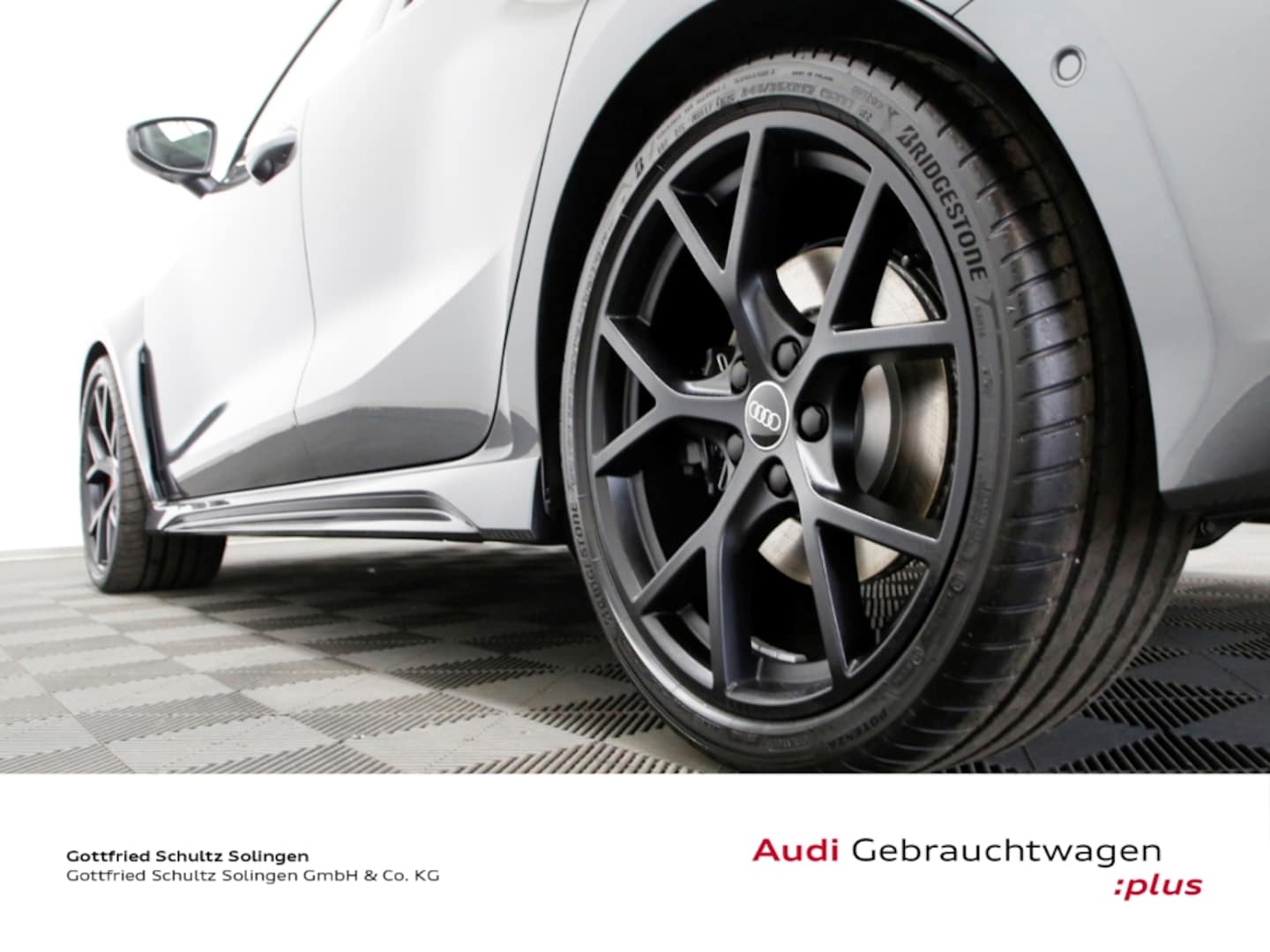 Bild über Audi RS 3 Sportback TFSI quattro 294 kW S tronic - für weitere Informationen kontaktieren Sie den Audi Partner