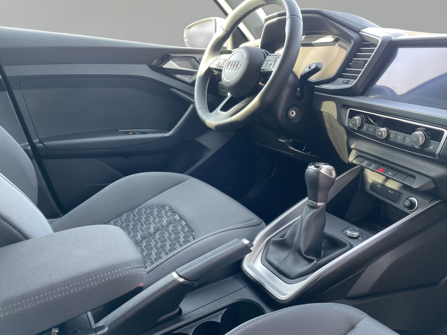 Bild über Audi A1 allstreet 30 TFSI Schaltgetriebe - für weitere Informationen kontaktieren Sie den Audi Partner