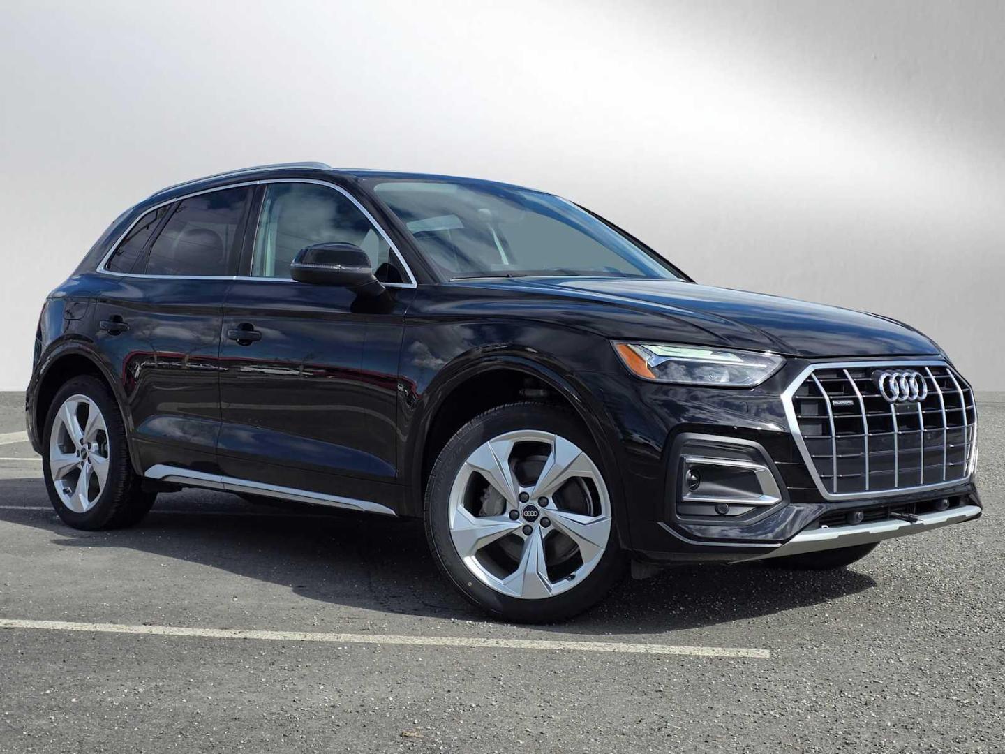 2021 Audi Q5 45 Premium Plus's photo