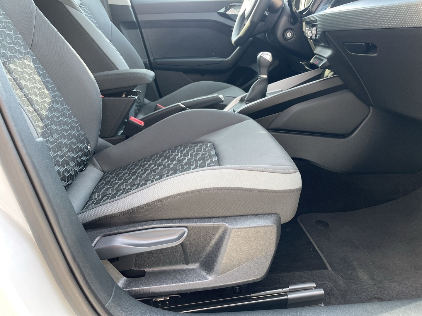 Bild über Audi A1 allstreet 30 TFSI Schaltgetriebe - für weitere Informationen kontaktieren Sie den Audi Partner