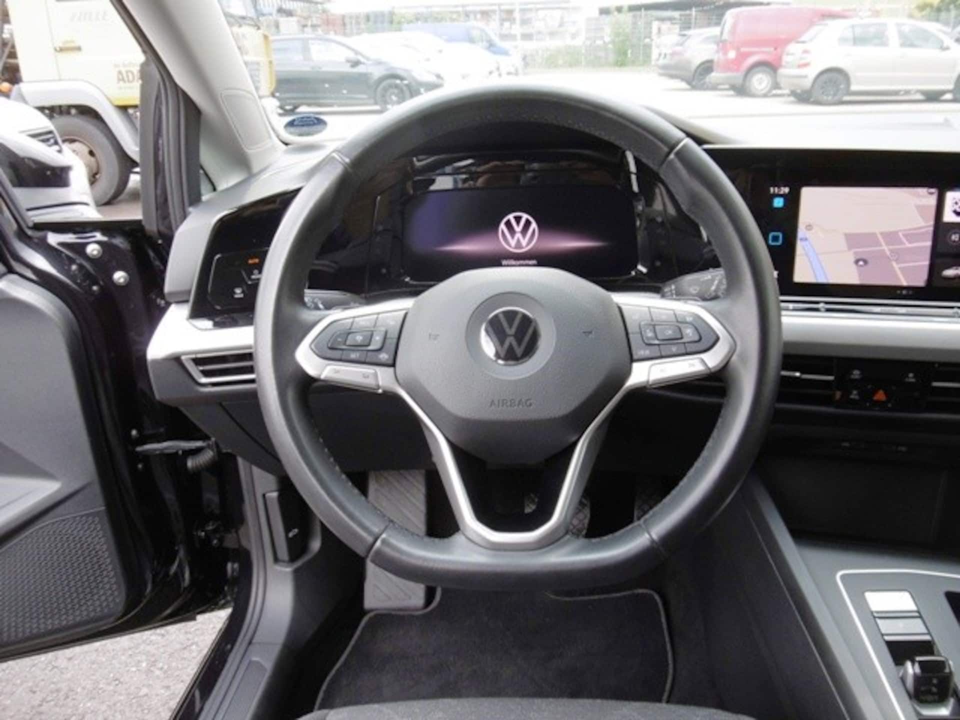 Volkswagen Golf Variant Life