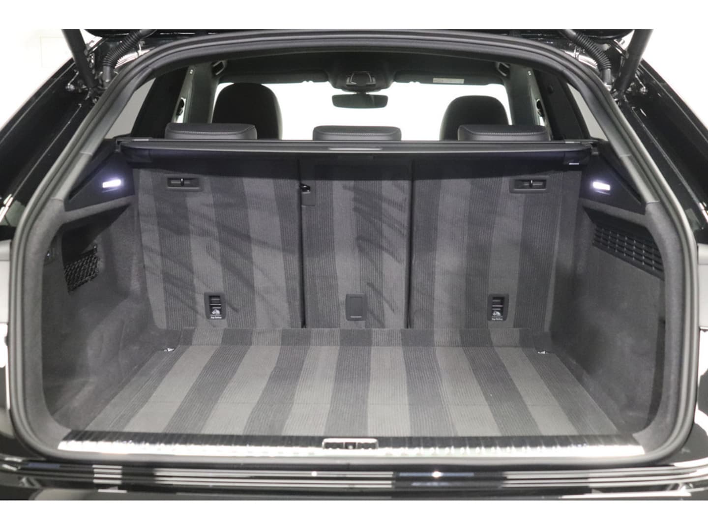 Bild über Audi Q8 SUV 55 TFSI quattro tiptronic - für weitere Informationen kontaktieren Sie den Audi Partner