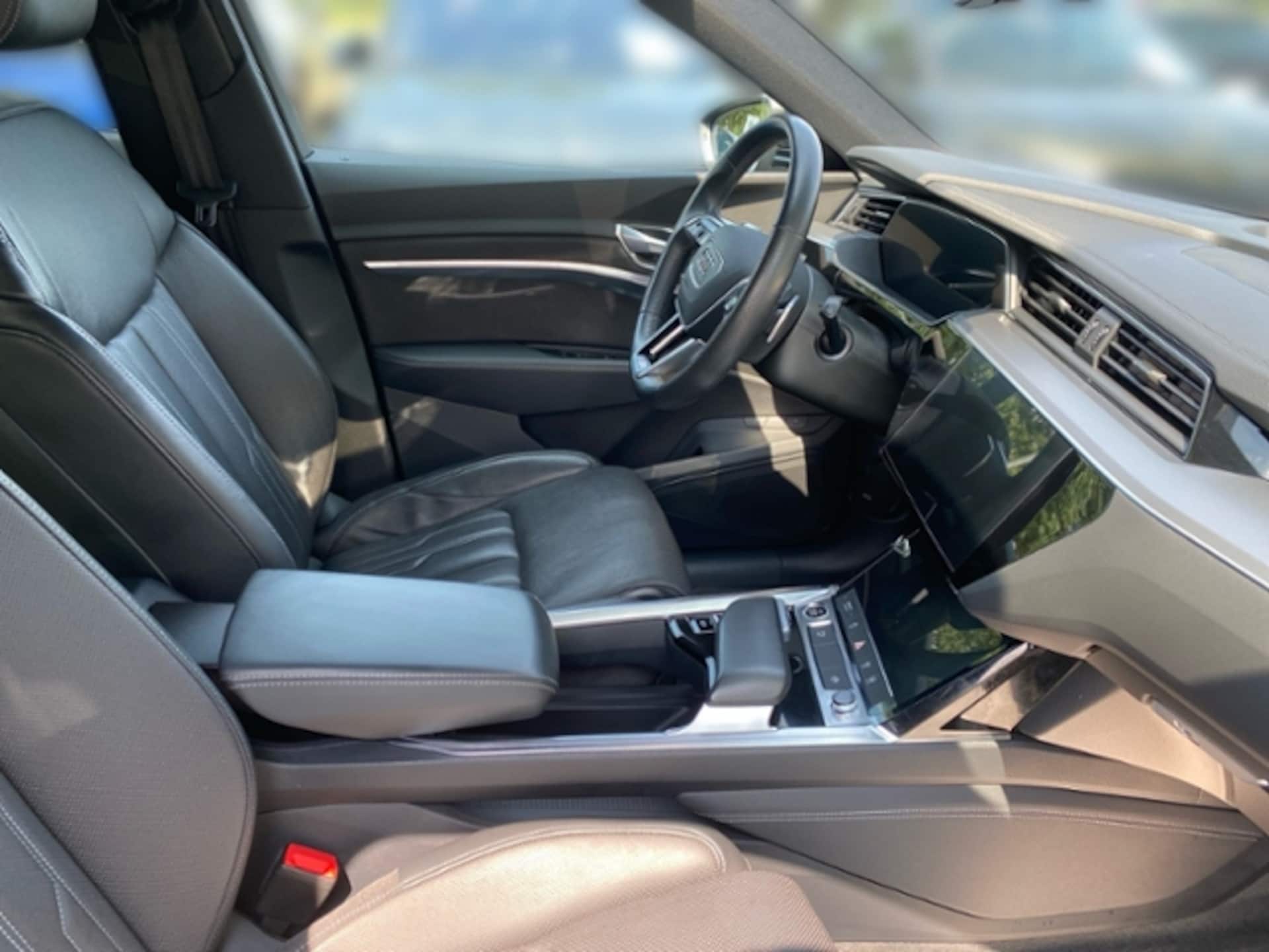 Audi e-tron S line