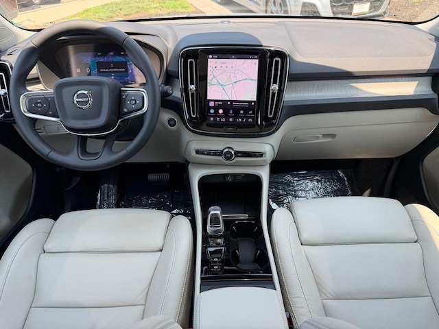 2024 Volvo XC40