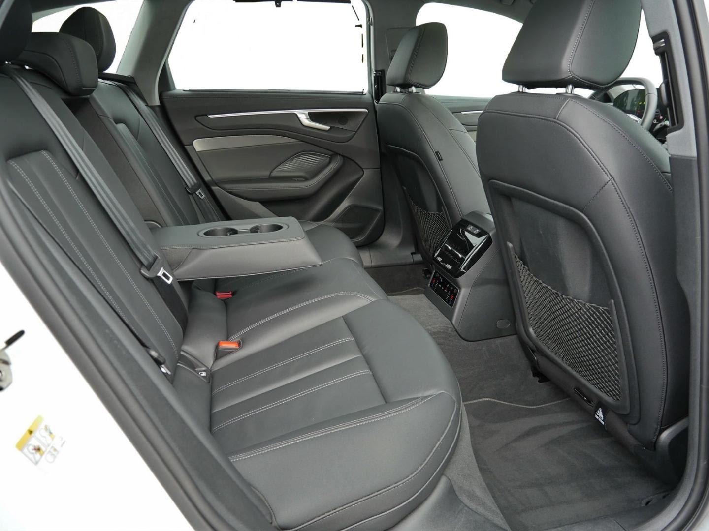 Bild über Audi A6 Avant TDI 150 kW S tronic - für weitere Informationen kontaktieren Sie den Audi Partner