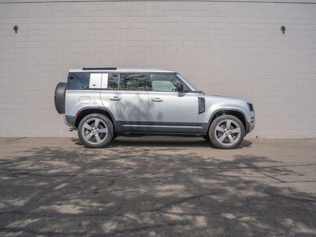 2024 Land Rover Defender SE - Photo 8