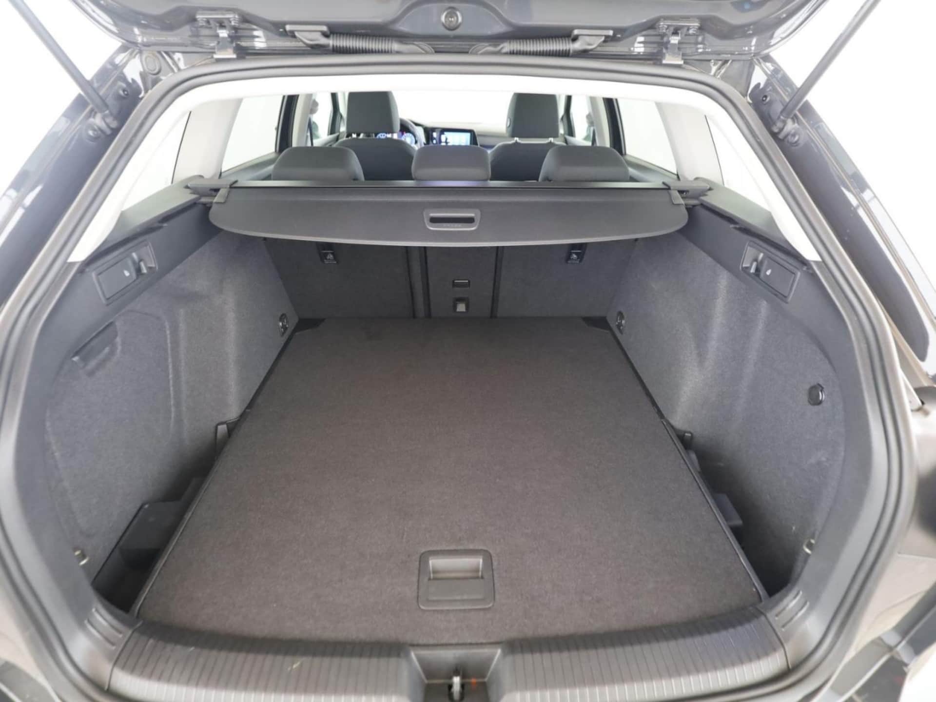 Volkswagen Golf Variant Life