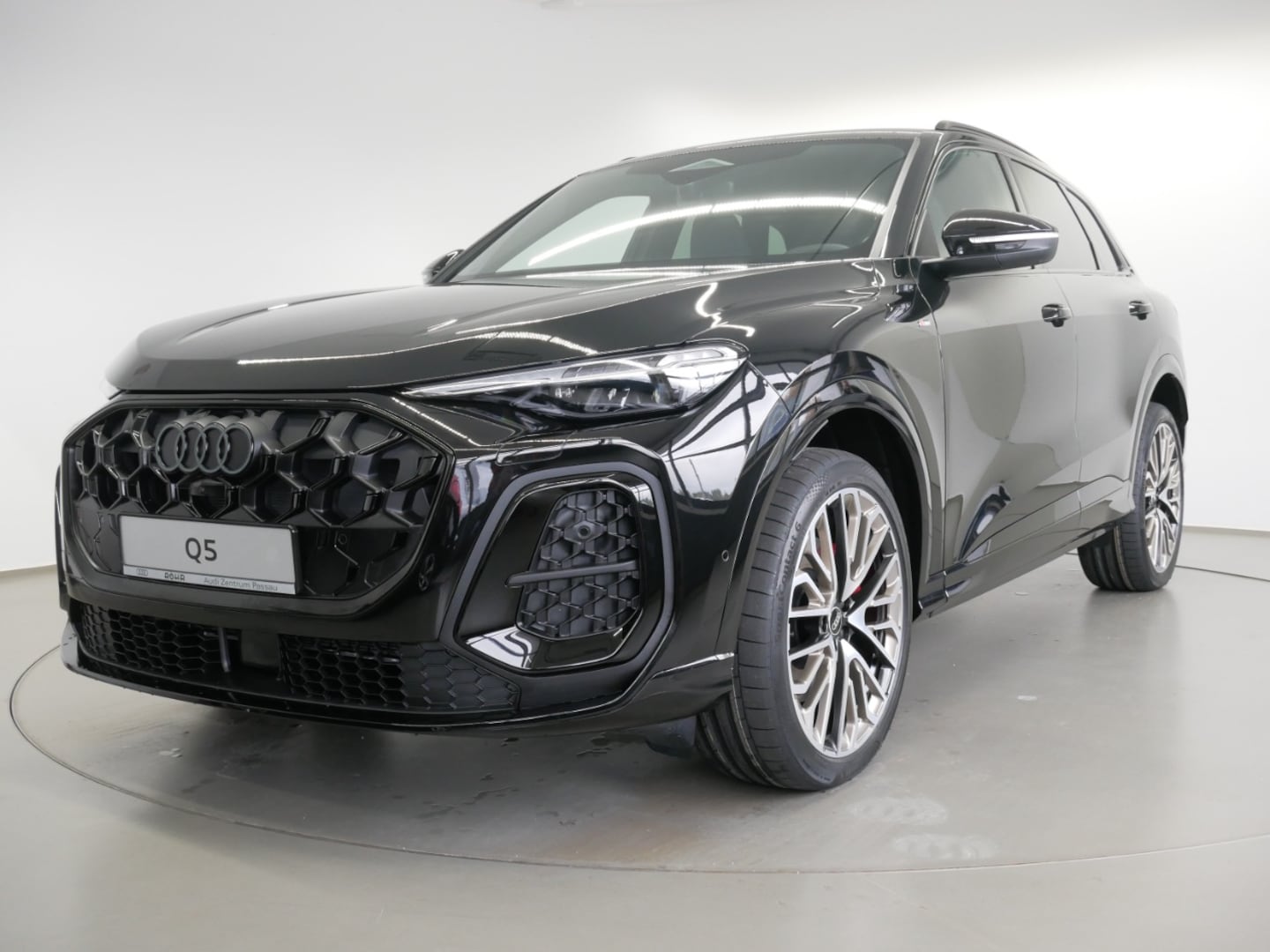 Bild über Audi Q5 SUV TDI quattro 150 kW S tronic - für weitere Informationen kontaktieren Sie den Audi Partner