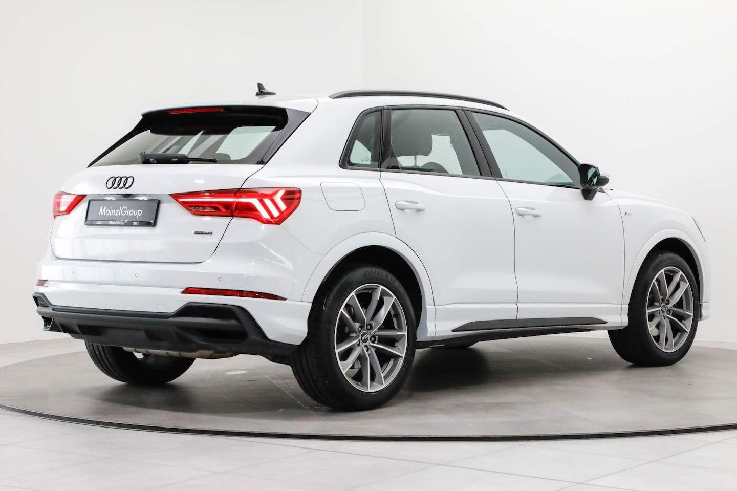 Bild über Audi Q3 S line 45 TFSI quattro S tronic - für weitere Informationen kontaktieren Sie den Audi Partner