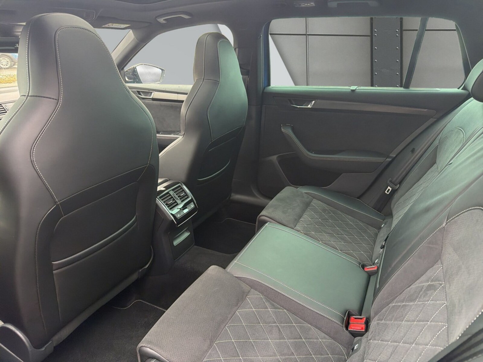 Škoda Superb Combi – Bild 11