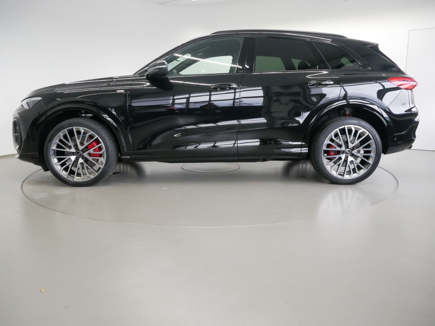 Bild über Audi Q5 SUV TDI quattro 150 kW S tronic - für weitere Informationen kontaktieren Sie den Audi Partner