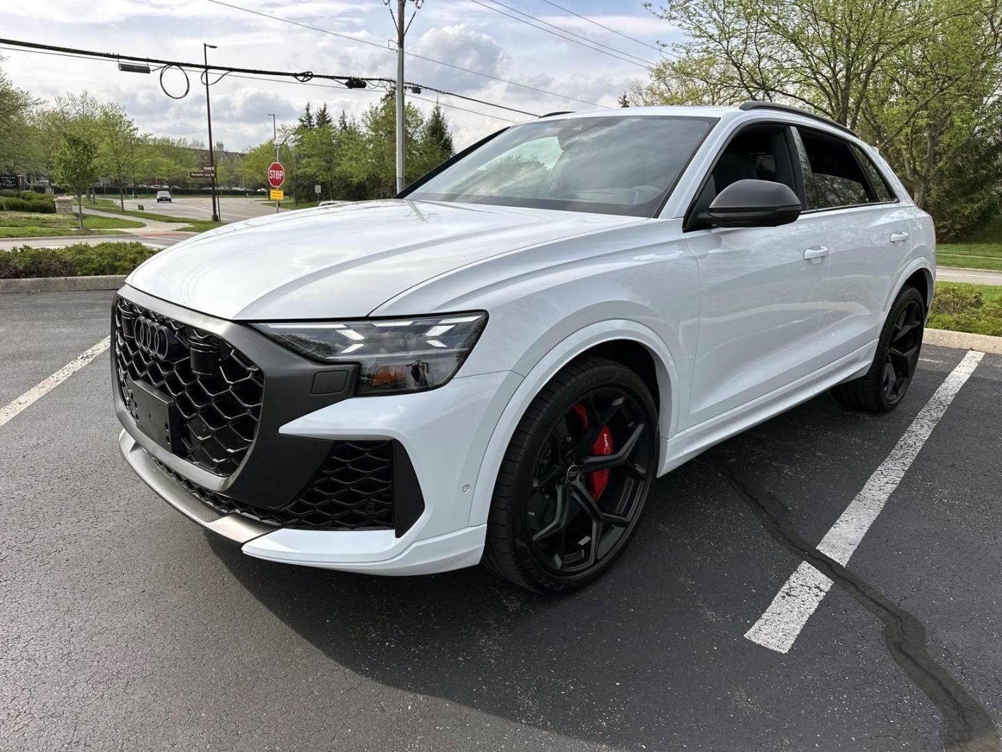 2025 Audi RS Q8 -'s photo