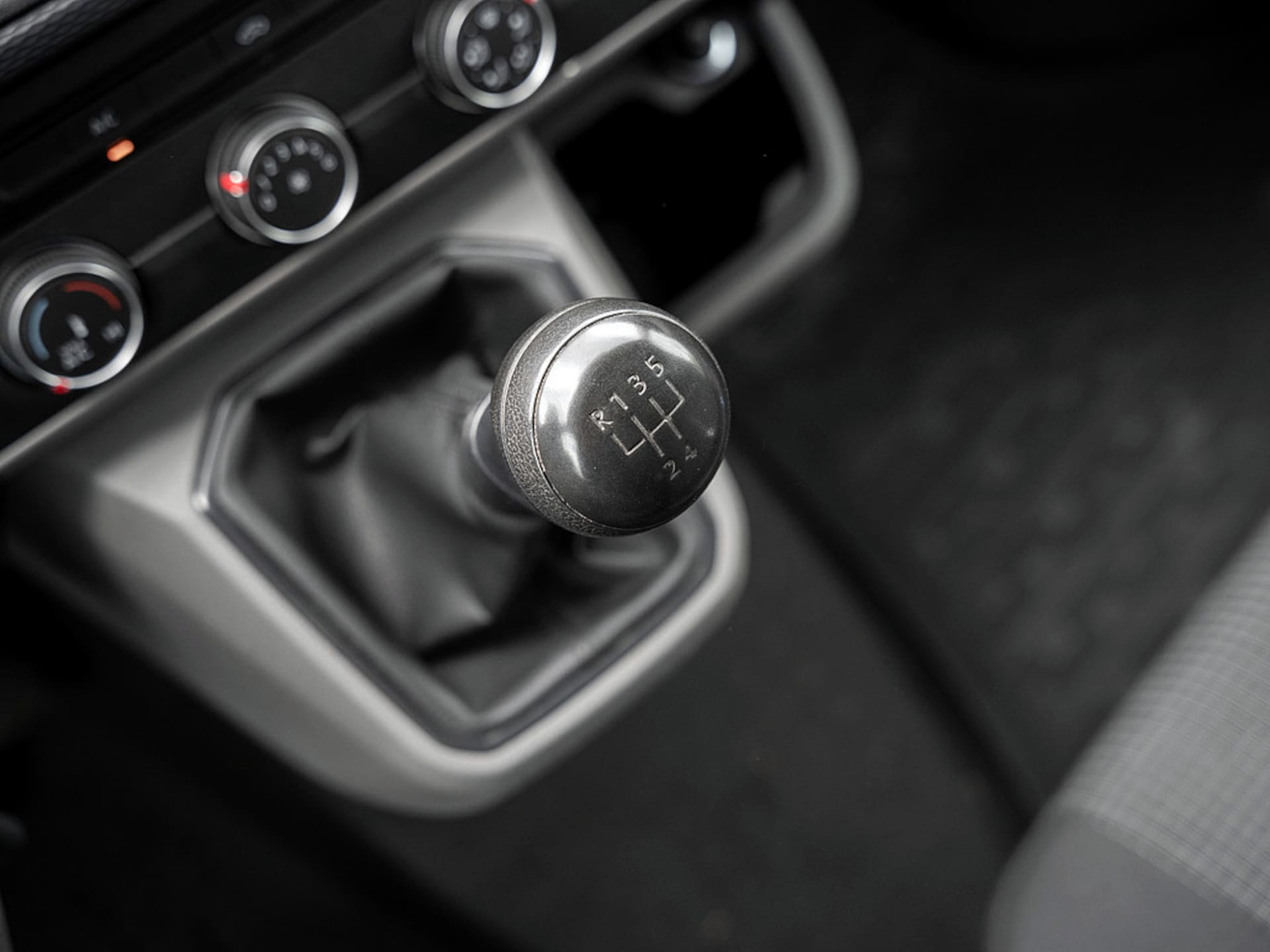 Volkswagen T6.1 Transporter Kasten langer Radstand