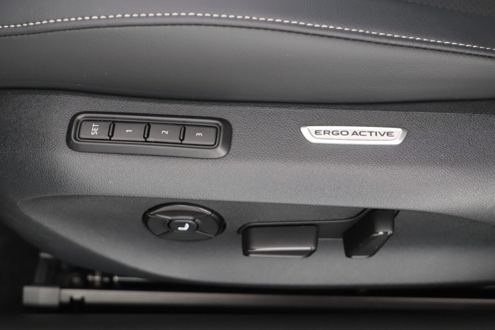 Volkswagen Passat – Bild 14