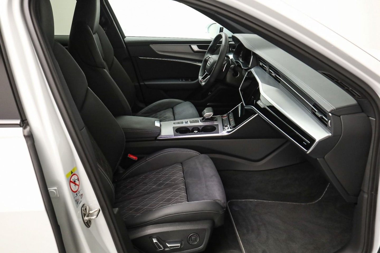 Bild über Audi S6 Avant TDI quattro tiptronic - für weitere Informationen kontaktieren Sie den Audi Partner