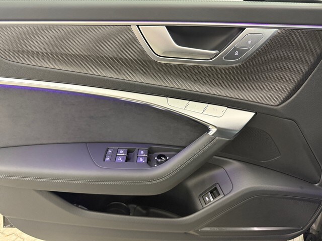 Image about Audi RS 6 Avant performance quattro tiptronic