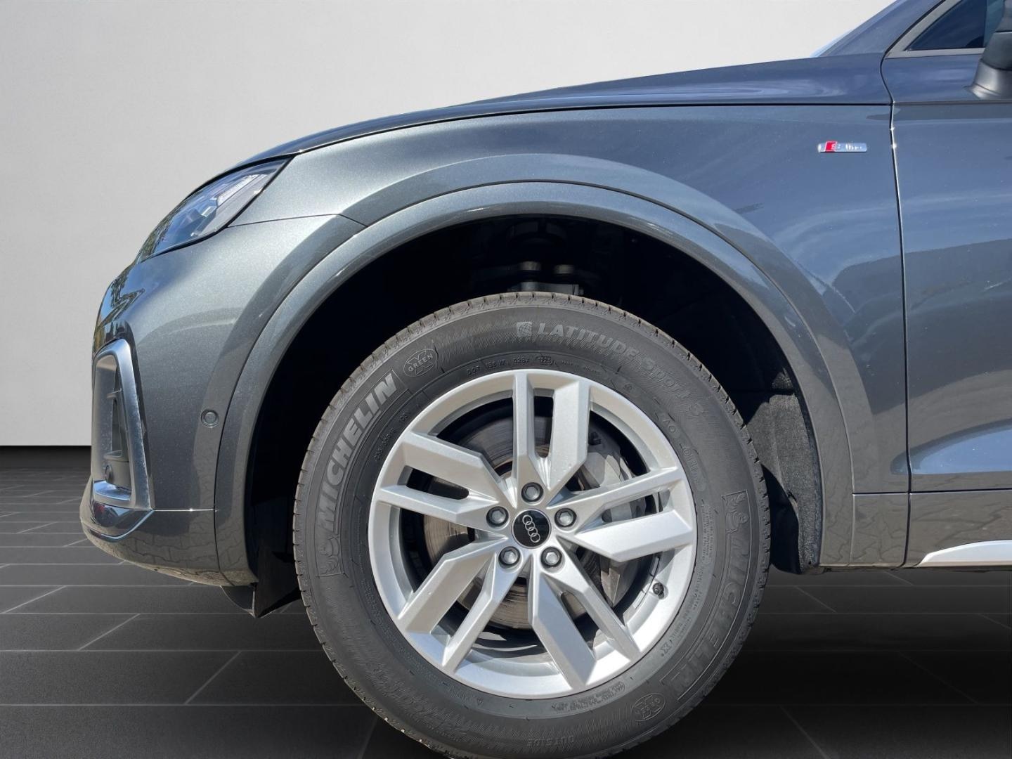 Bild über Audi Q5 TFSI e S line business 55 TFSI e quattro S tronic - für weitere Informationen kontaktieren Sie den Audi Partner