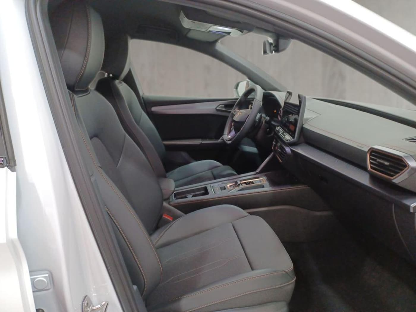 CUPRA Leon Sportstourer 1.5 eTSI DSG 110 kW (150 CV) — photo 5