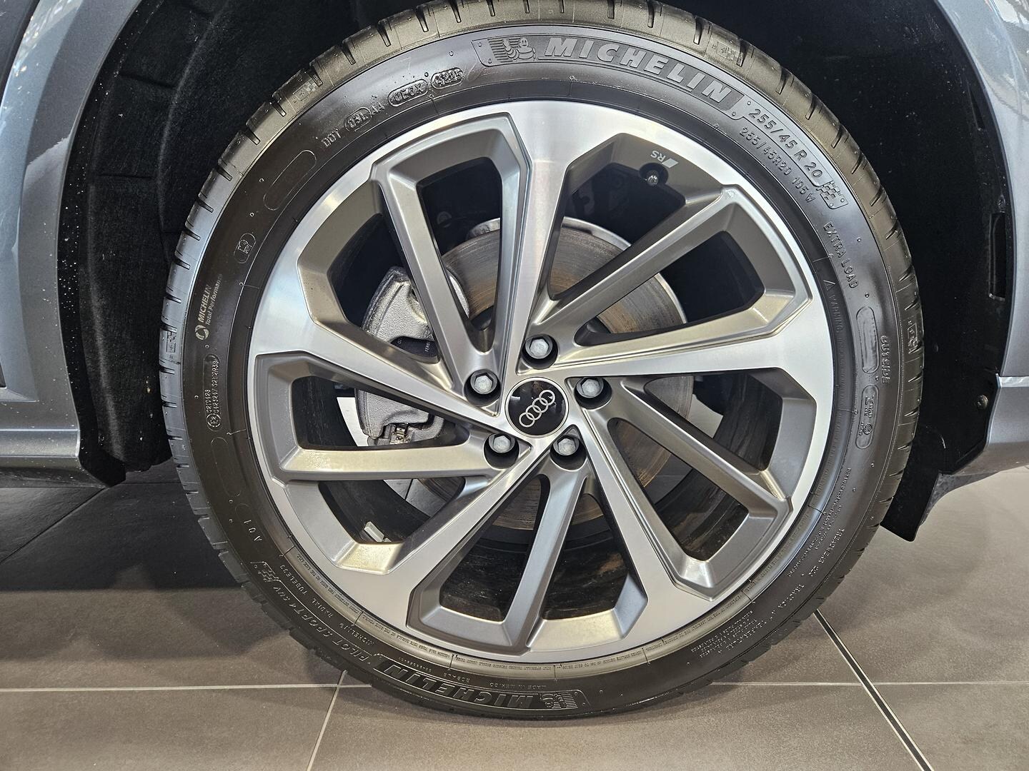 Image about Audi Q5 SUV TDI quattro 150 kW sport