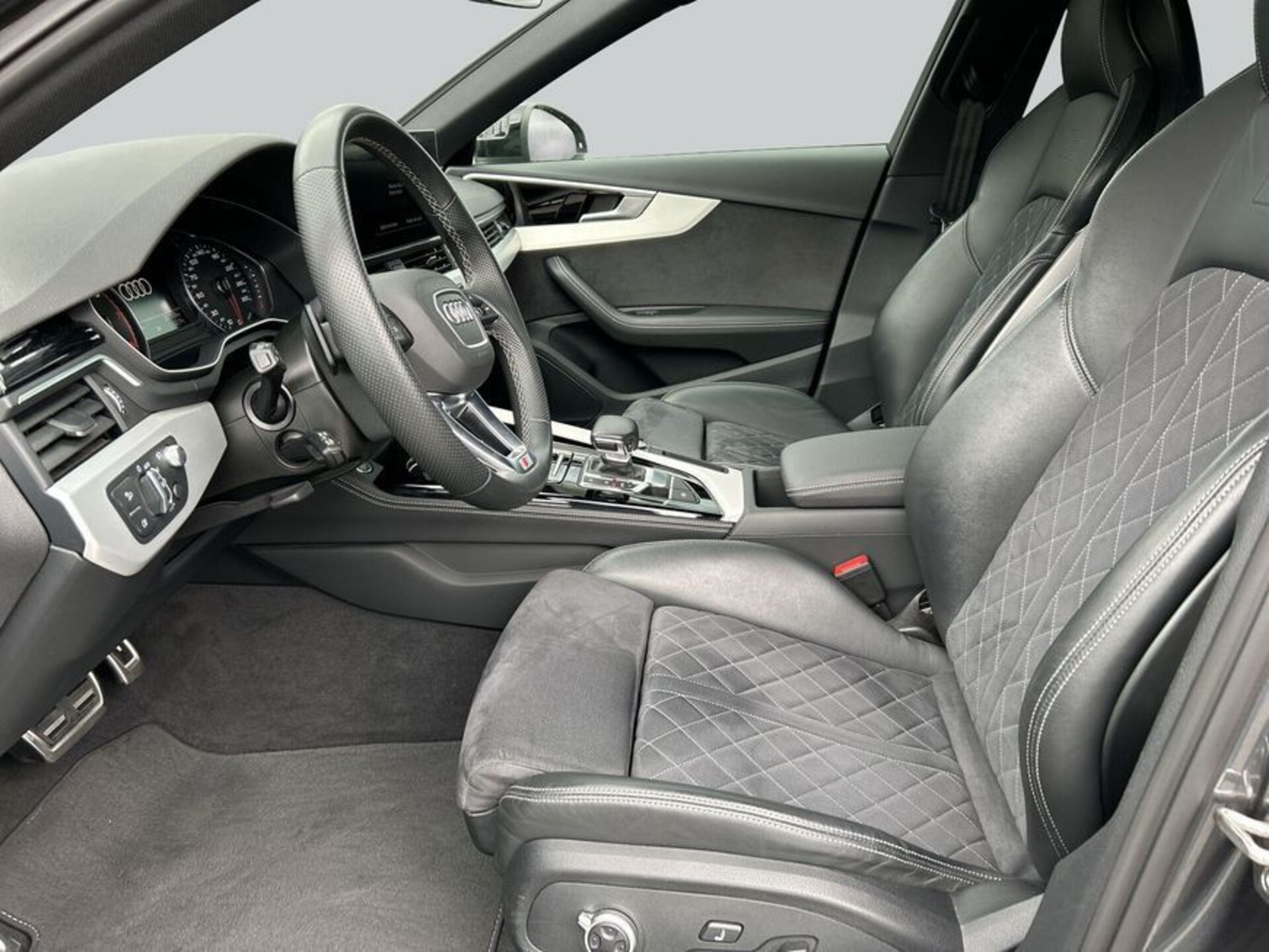 Audi A4 Avant S line