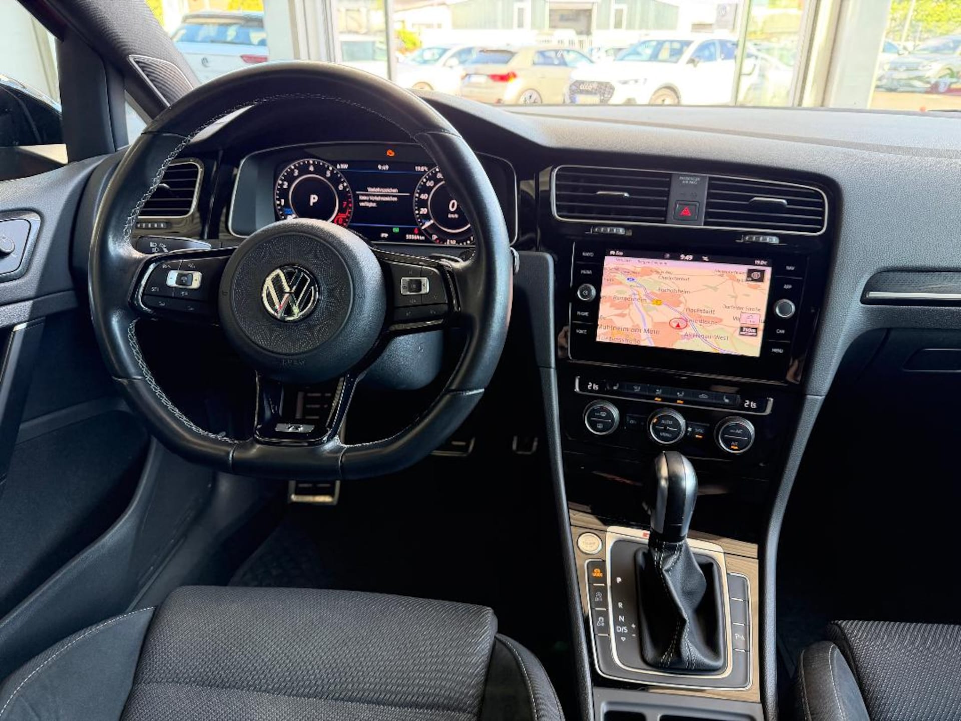 Volkswagen Golf Variant R