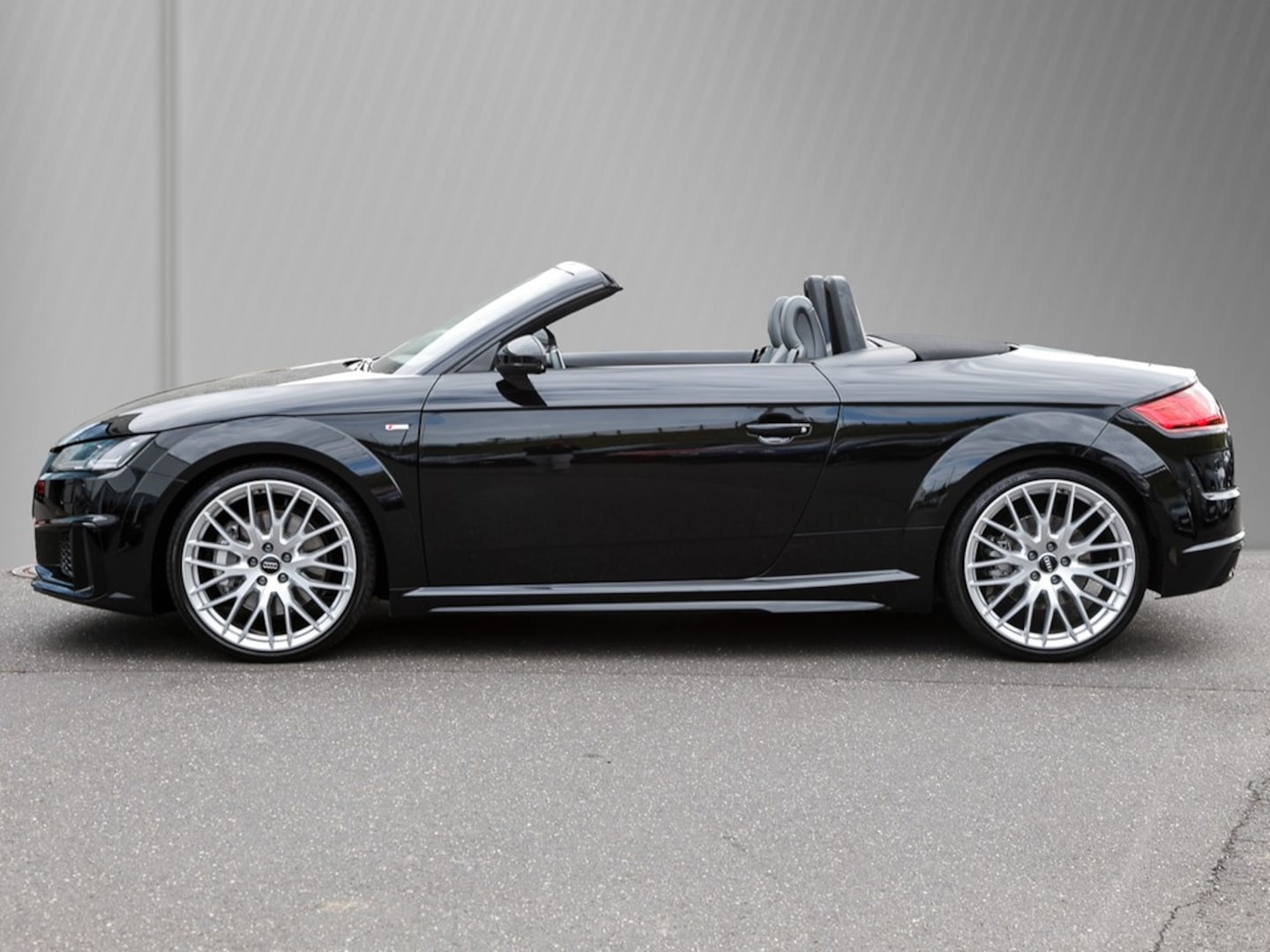 Bild über Audi TT Roadster 45 TFSI quattro S tronic - für weitere Informationen kontaktieren Sie den Audi Partner