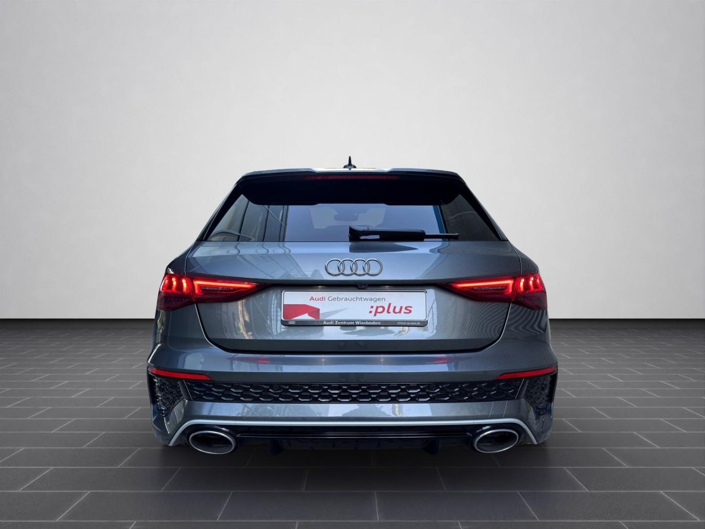 Bild über Audi RS 3 Sportback TFSI quattro S tronic - für weitere Informationen kontaktieren Sie den Audi Partner