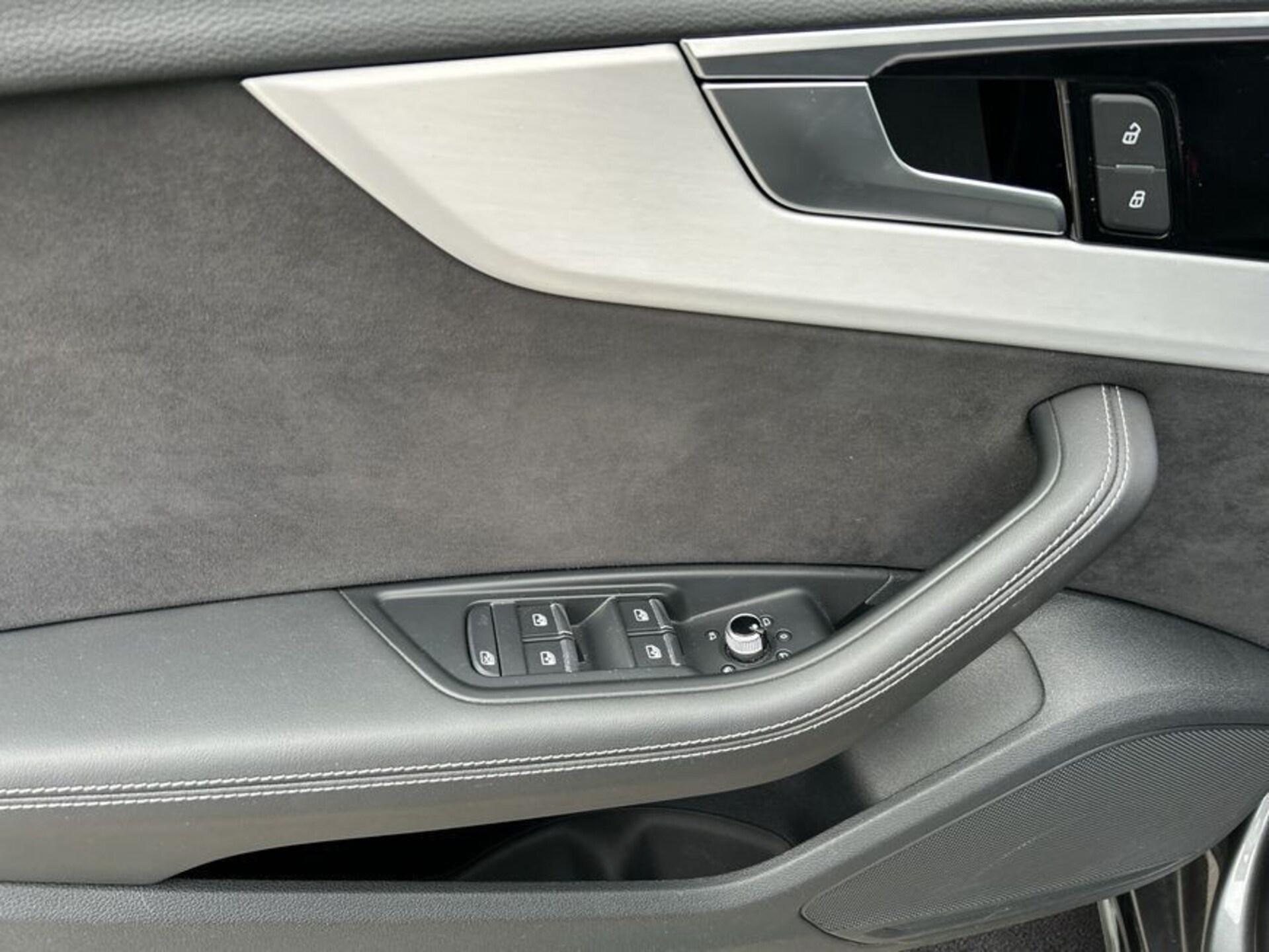 Audi A4 Avant S line