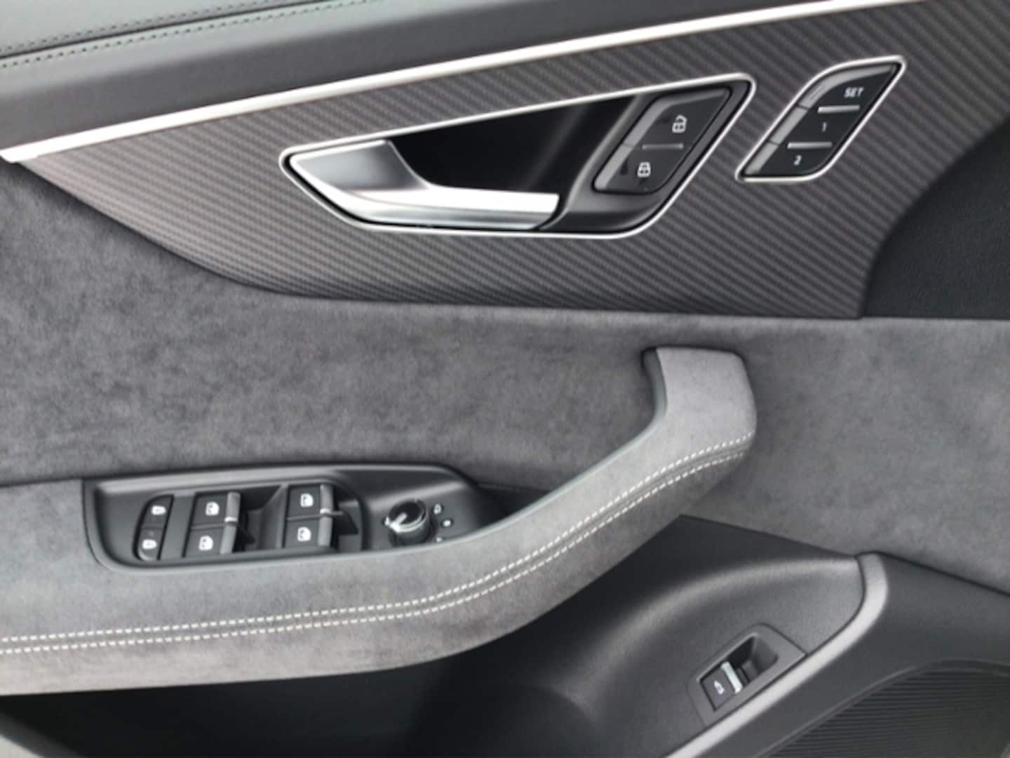 Bild über Audi RS Q8 SUV TFSI quattro 471 kW tiptronic - für weitere Informationen kontaktieren Sie den Audi Partner