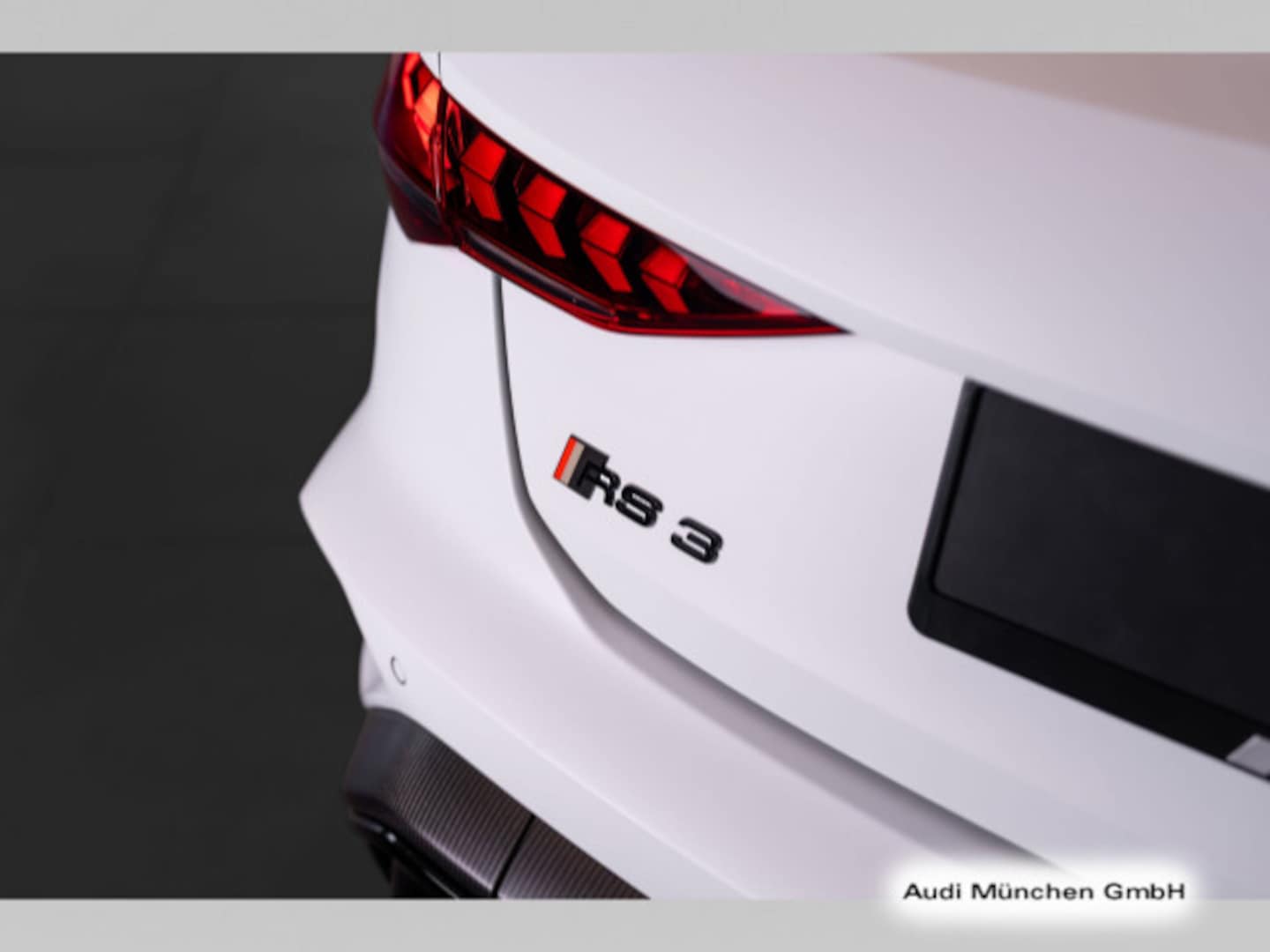 Bild über Audi RS 3 Sportback TFSI quattro 294 kW S tronic - für weitere Informationen kontaktieren Sie den Audi Partner