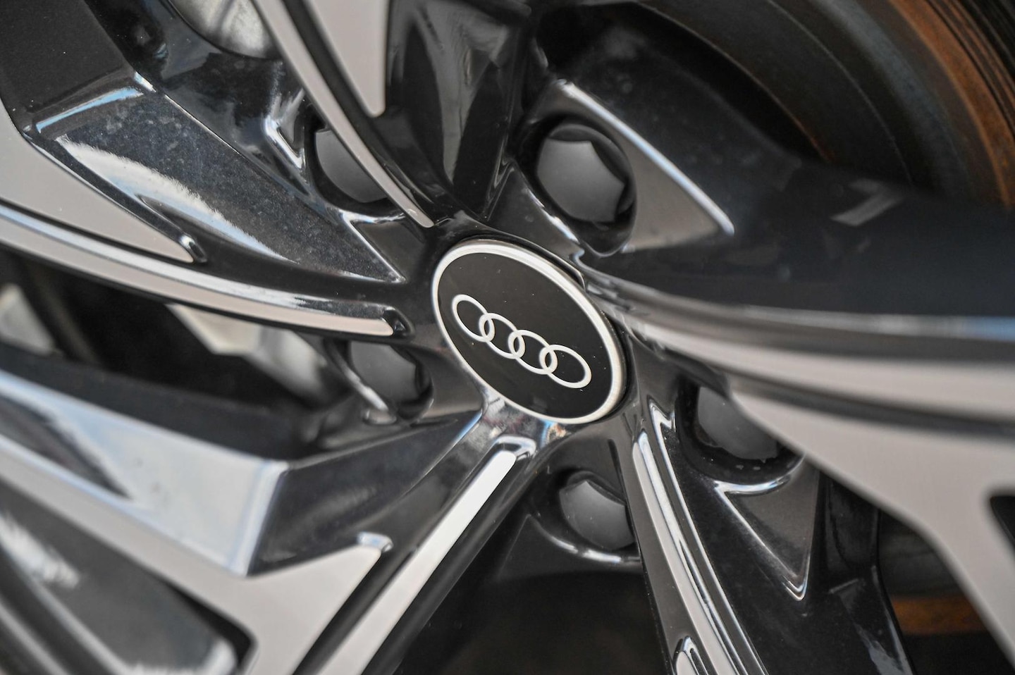 Image about Audi Q6 SUV e-tron e-tron quattro