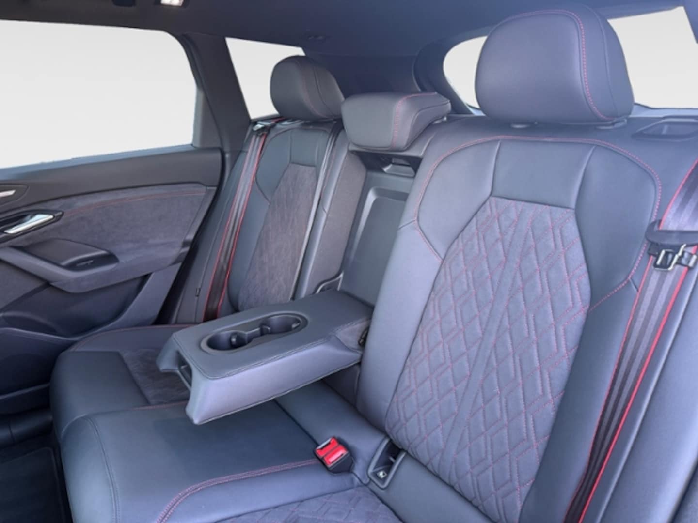 Bild über Audi Q6 SUV e-tron e-tron quattro - für weitere Informationen kontaktieren Sie den Audi Partner