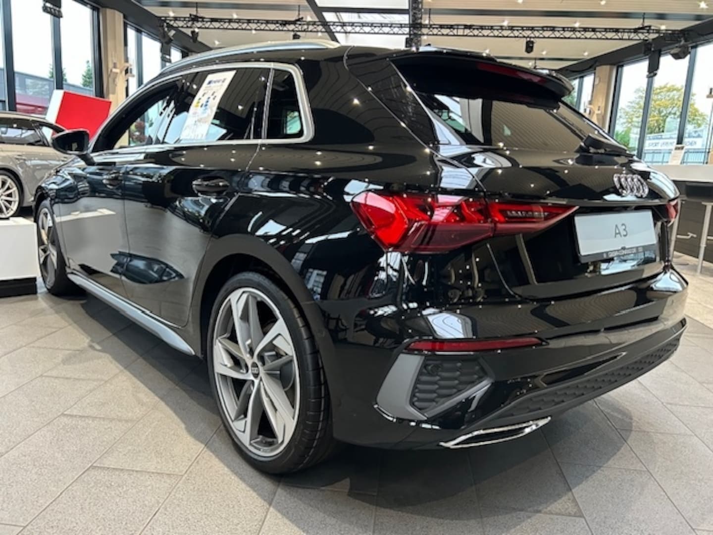 Bild über Audi A3 Sportback S line 35 TDI S tronic - für weitere Informationen kontaktieren Sie den Audi Partner