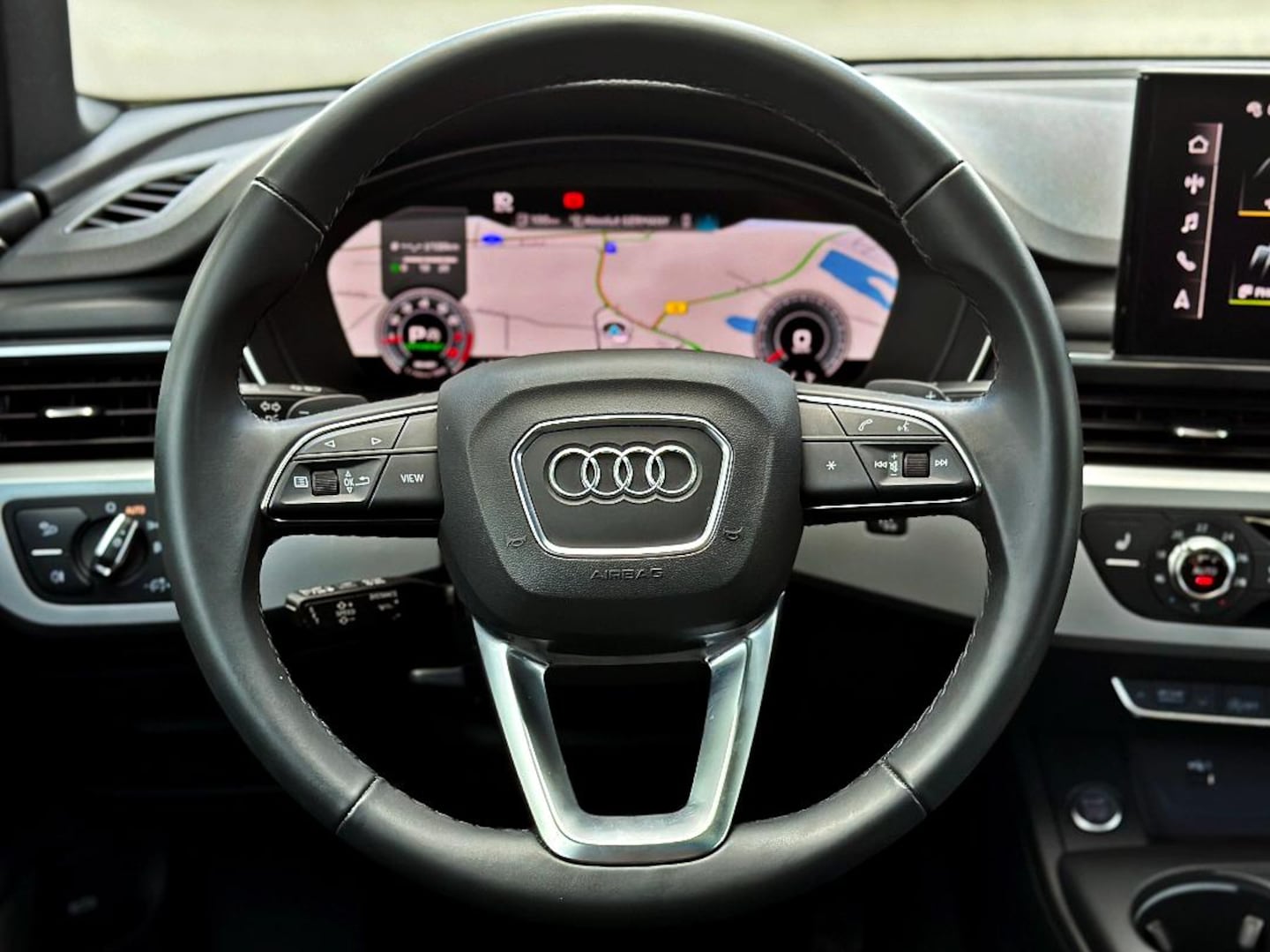 Bild über Audi A4 Avant S line 45 TFSI quattro S tronic - für weitere Informationen kontaktieren Sie den Audi Partner