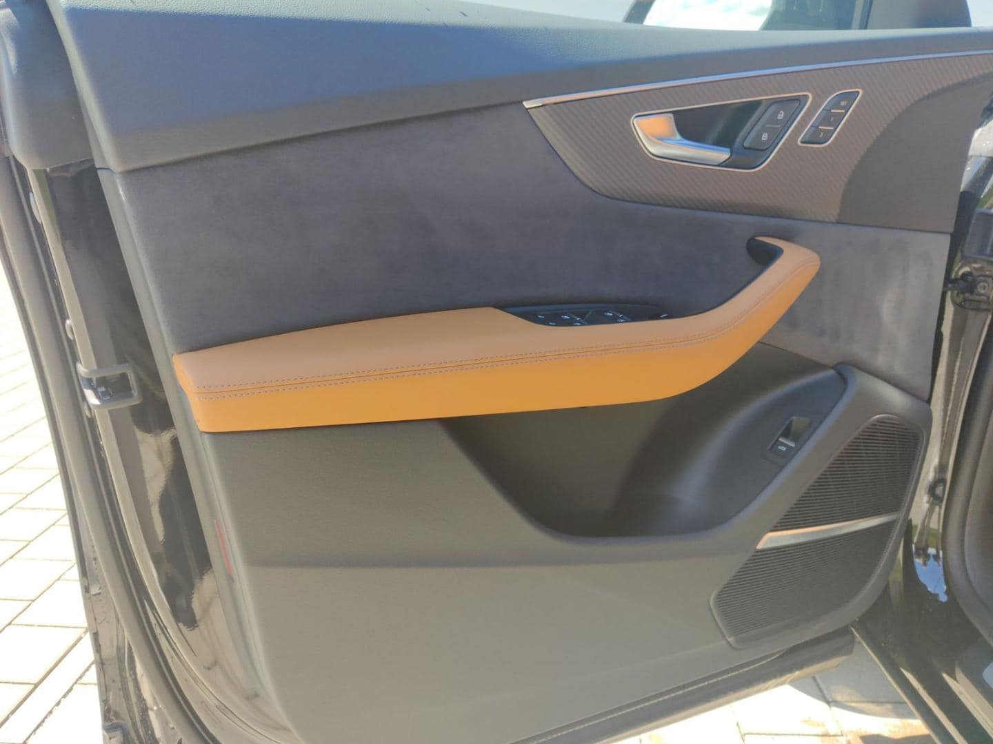 Bild über Audi RS Q8 SUV TFSI quattro 471 kW tiptronic - für weitere Informationen kontaktieren Sie den Audi Partner