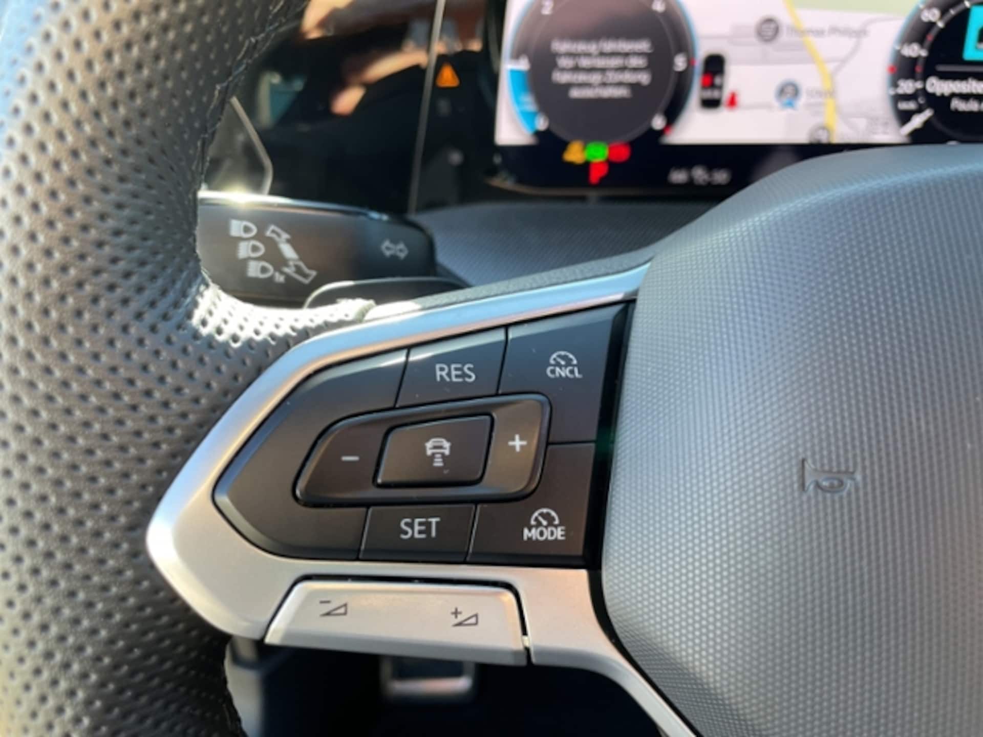 Volkswagen Golf R-Line