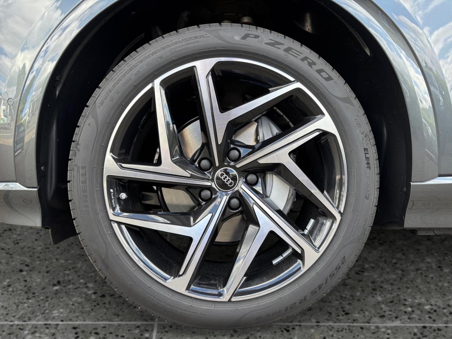 Bild über Audi Q6 SUV e-tron S line business e-tron quattro 315 kW - für weitere Informationen kontaktieren Sie den Audi Partner