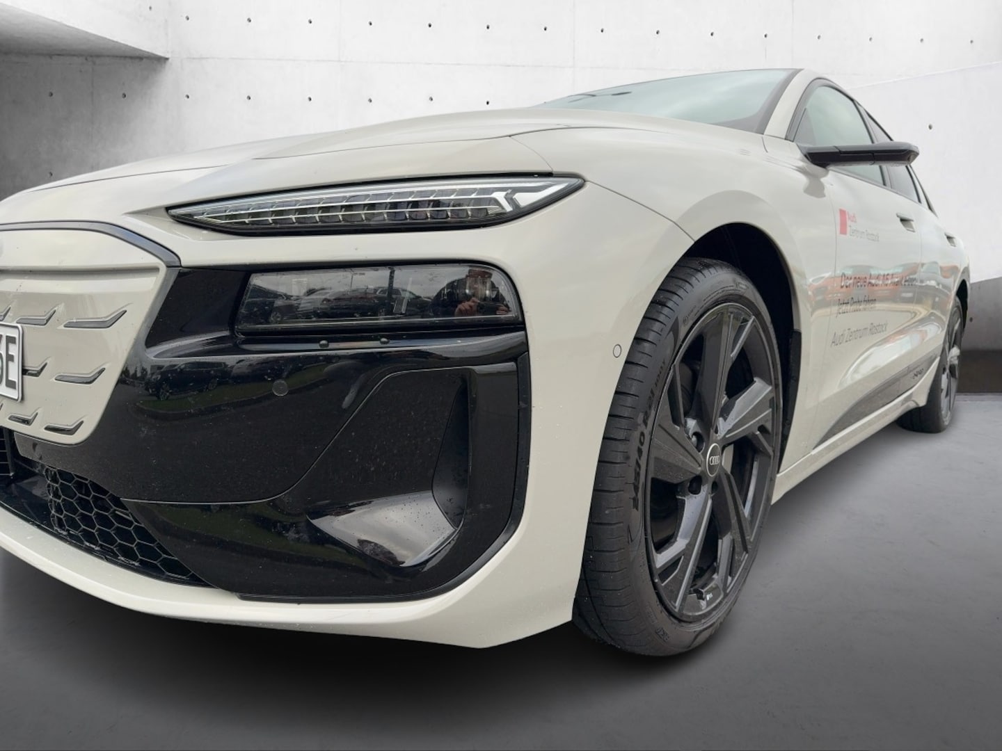 Bild über Audi A6 Avant e-tron e-tron performance - für weitere Informationen kontaktieren Sie den Audi Partner