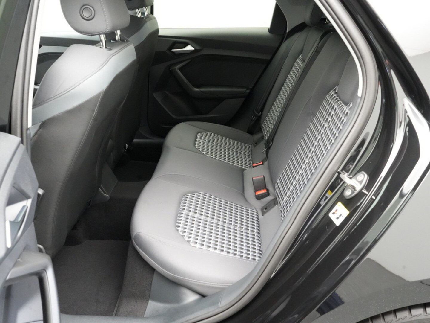 Bild über Audi A1 Sportback S line 35 TFSI S tronic - für weitere Informationen kontaktieren Sie den Audi Partner