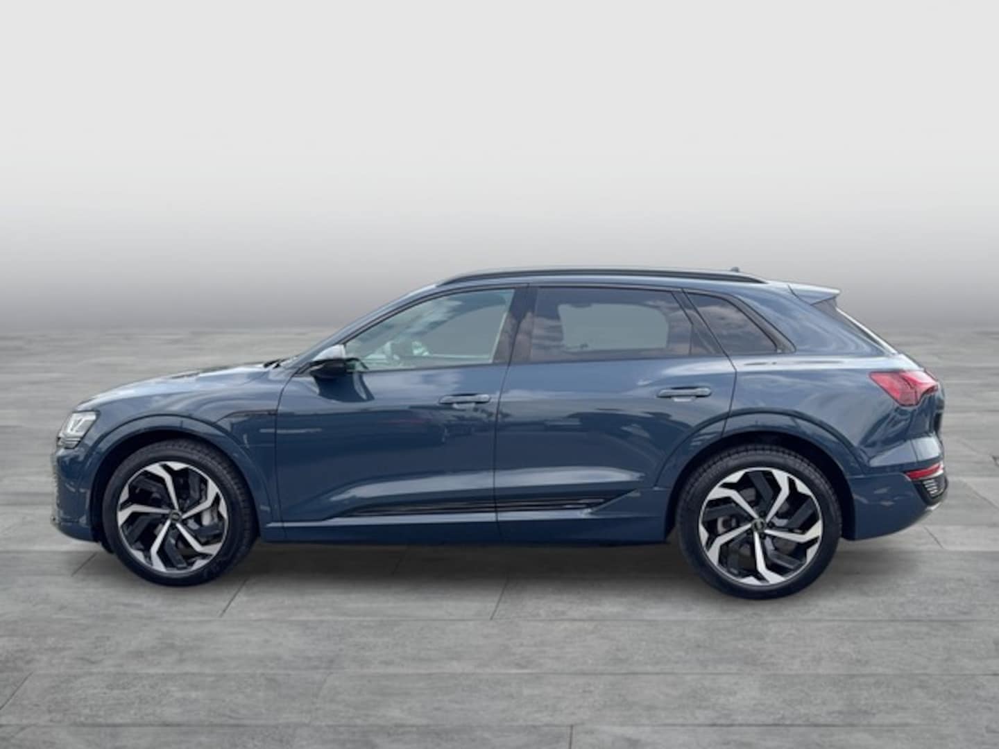 Bild über Audi Q8 e-tron S line 55 e-tron quattro - für weitere Informationen kontaktieren Sie den Audi Partner