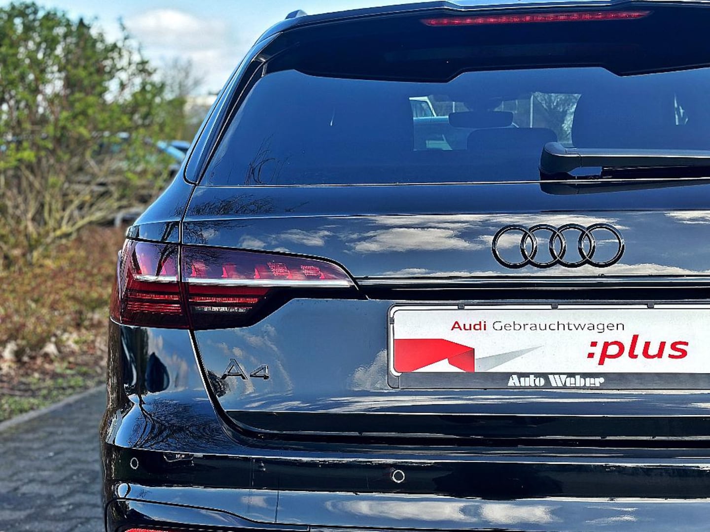 Bild über Audi A4 Avant S line 45 TFSI quattro S tronic - für weitere Informationen kontaktieren Sie den Audi Partner