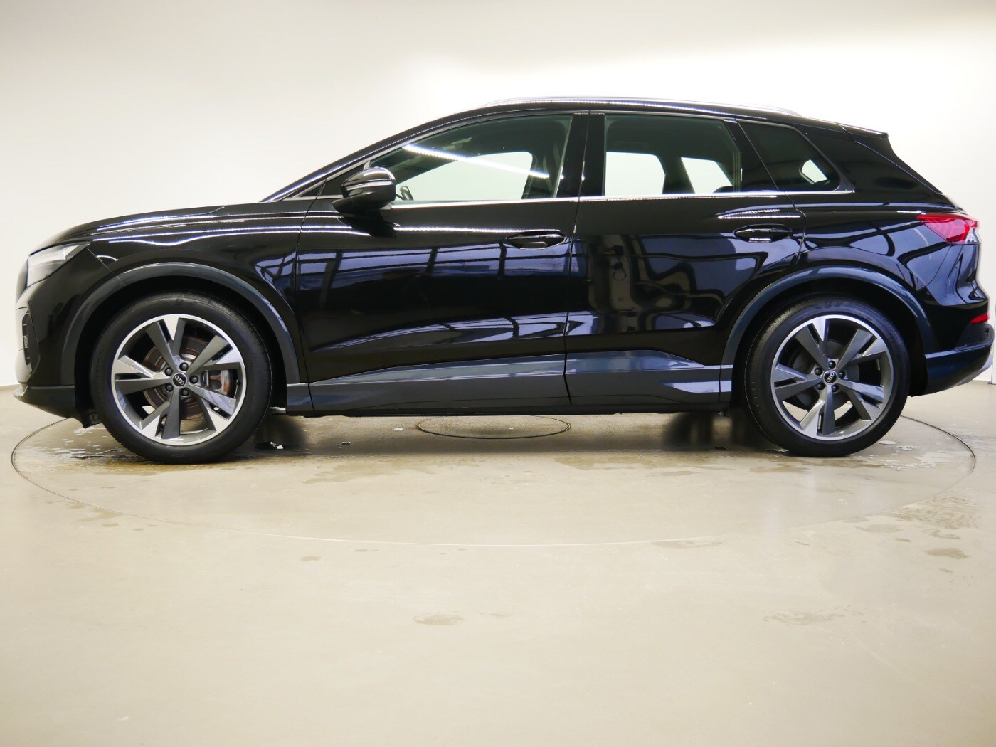 Image about Audi Q4 e-tron 40 e-tron