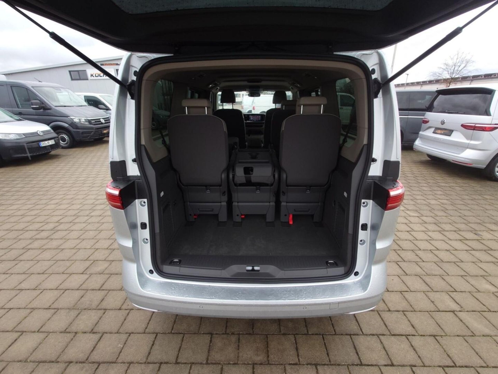Volkswagen Multivan Langversion Basis-Modell