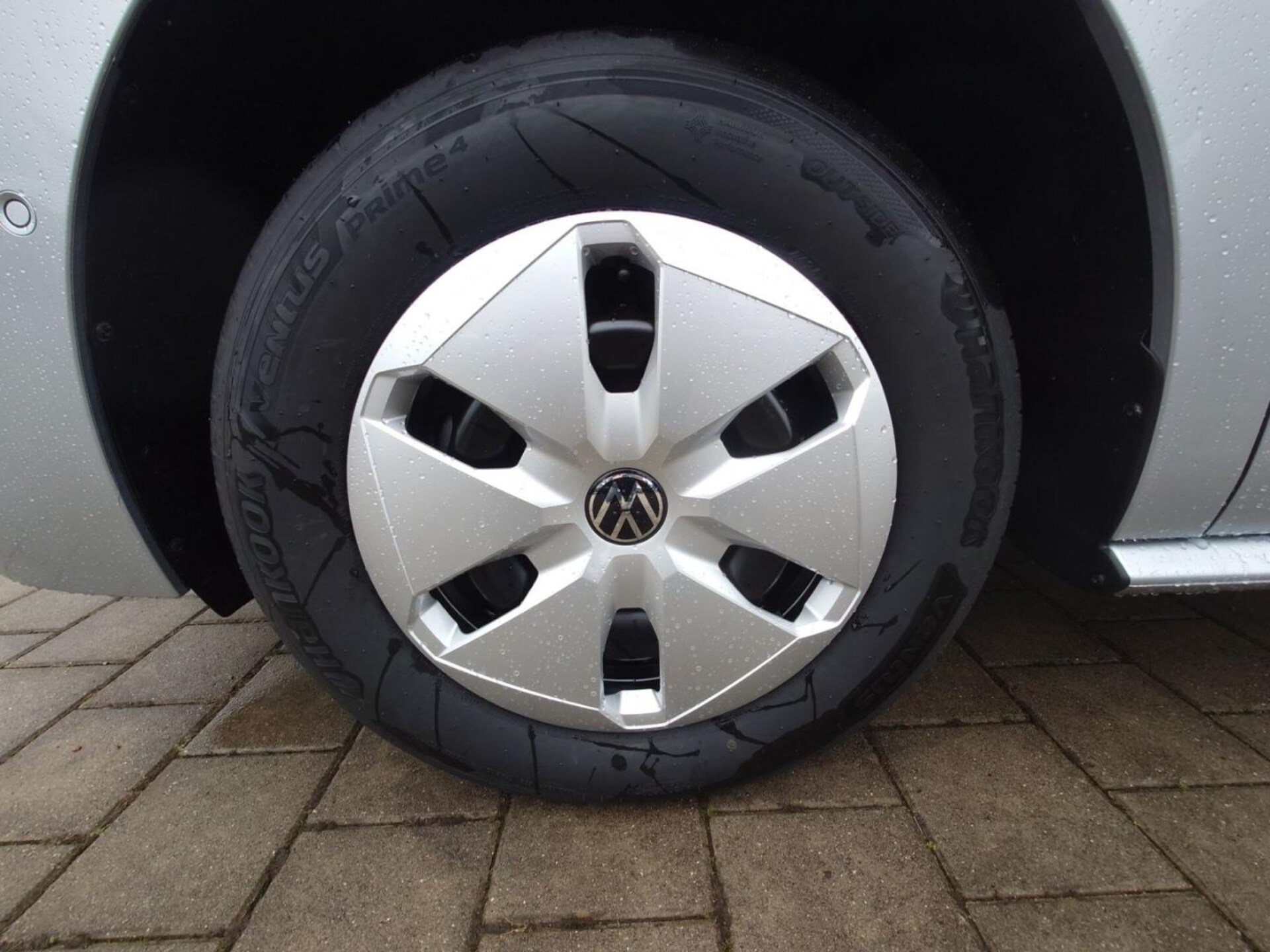 Volkswagen Multivan Langversion Basis-Modell