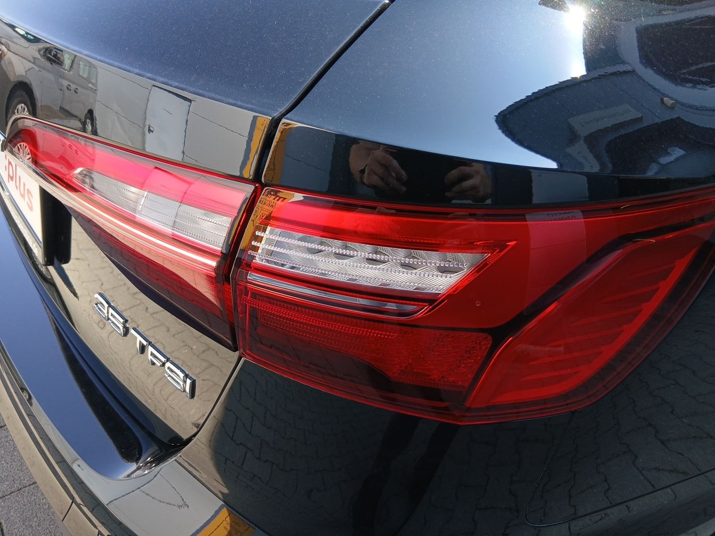 Bild über Audi A4 Avant 35 TFSI S tronic - für weitere Informationen kontaktieren Sie den Audi Partner
